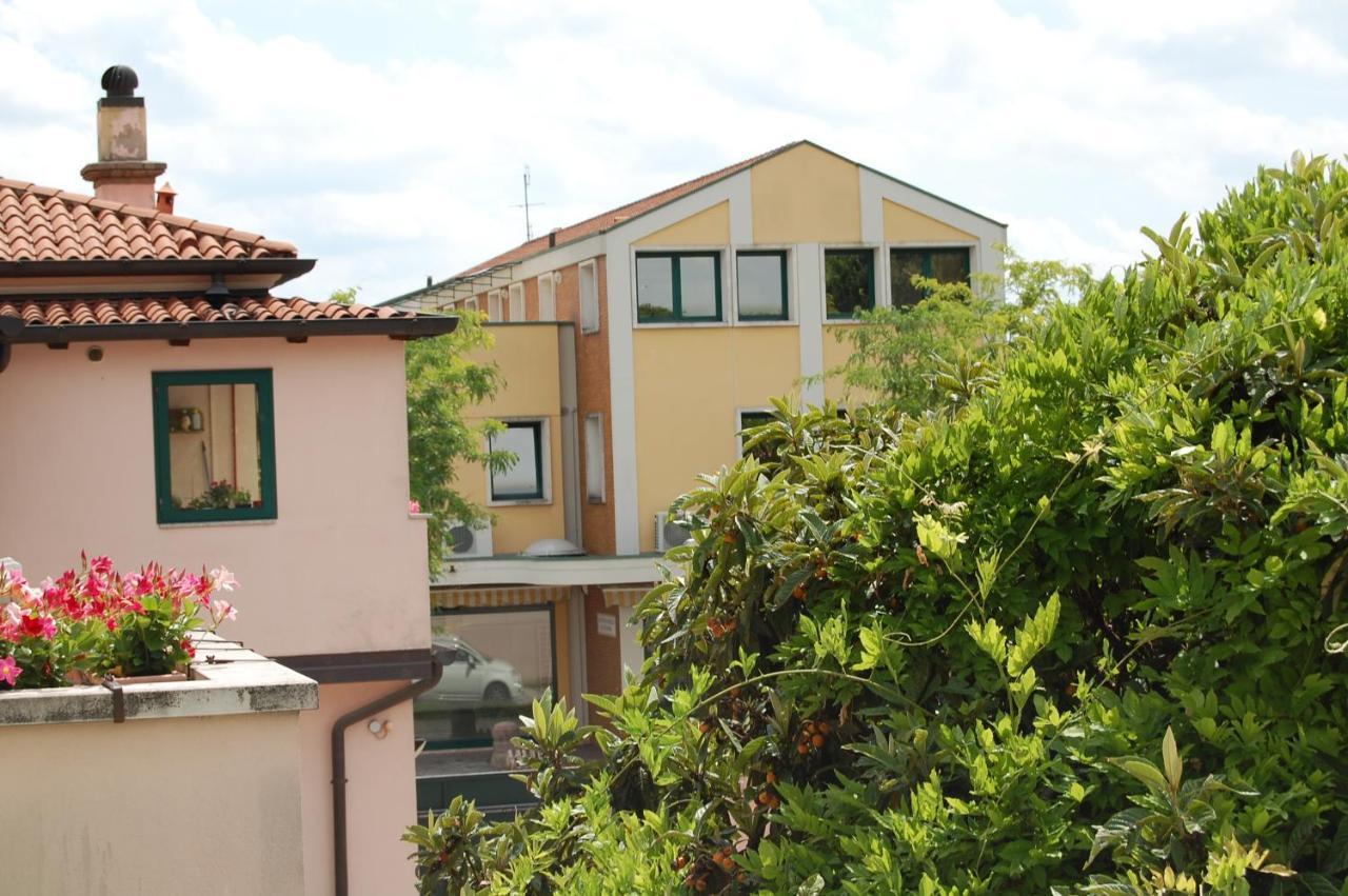 Locazione Turistica Elite Parco Brentelle Bed & Breakfast - Chiesanuova 135 E 167 بادوفا المظهر الخارجي الصورة